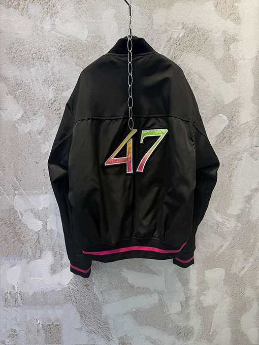 ディオール リブ編みのレタリングと刺繍パッチワークがされたブラックのベースボールスタイルのコットンジャケット