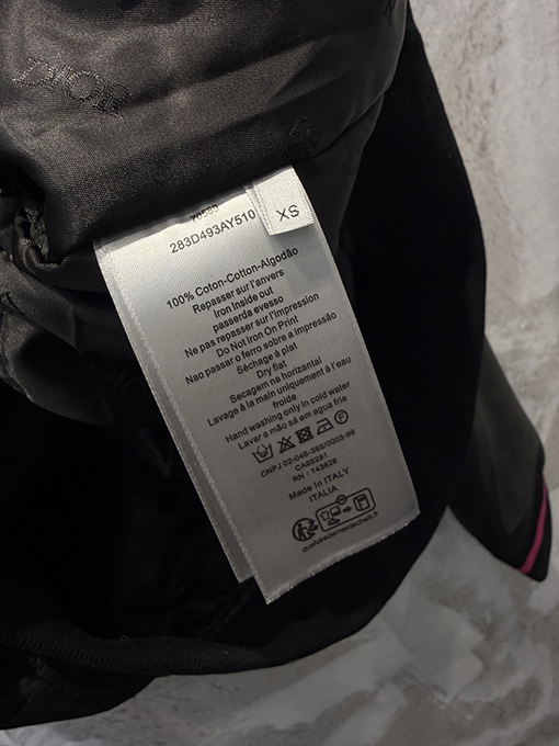 ディオール リブ編みのレタリングと刺繍パッチワークがされたブラックのベースボールスタイルのコットンジャケット