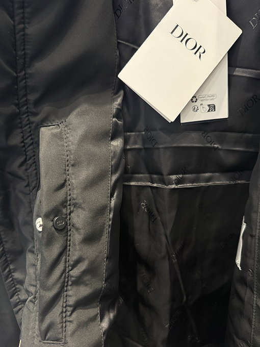 ディオール リブ編みのレタリングと刺繍パッチワークがされたブラックのベースボールスタイルのコットンジャケット