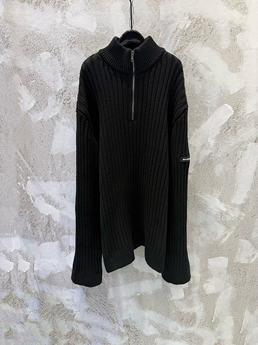 バレンシアガ Balenciaga 袖にシリコンレザーラベルスタンドカラーハーフジップニットセーター