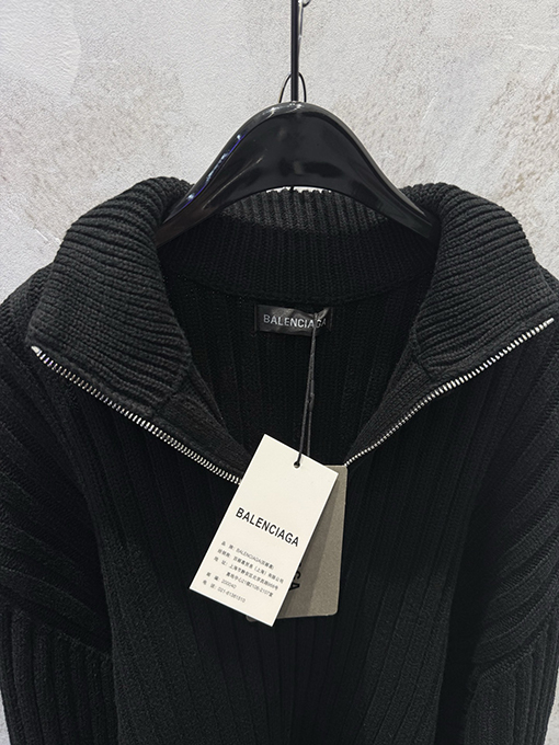 バレンシアガ Balenciaga 袖にシリコンレザーラベルスタンドカラーハーフジップニットセーター
