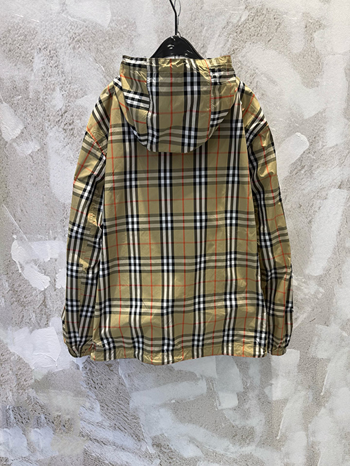 バーバリー 軽量両面チェック柄フード付きジャケット