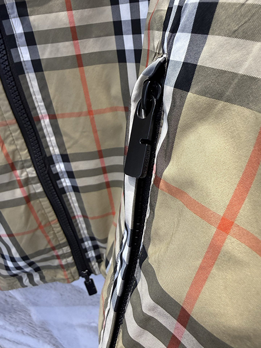 バーバリー 軽量両面チェック柄フード付きジャケット