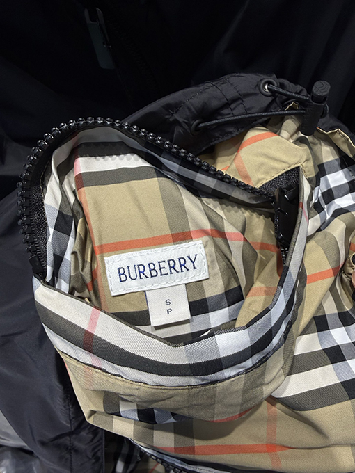 バーバリー 軽量両面チェック柄フード付きジャケット