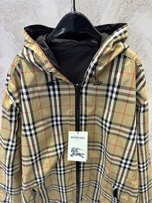 バーバリー 軽量両面チェック柄フード付きジャケット