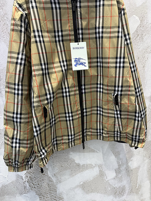 バーバリー 軽量両面チェック柄フード付きジャケット
