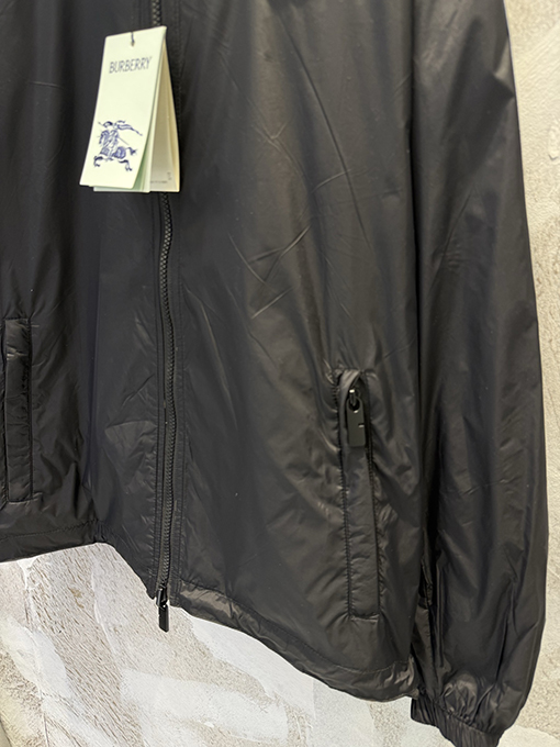 バーバリー 軽量両面チェック柄フード付きジャケット