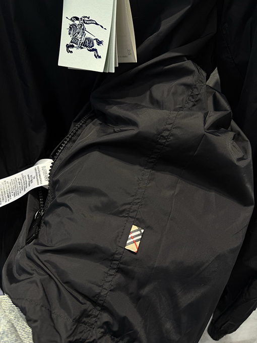 バーバリー 軽量両面チェック柄フード付きジャケット