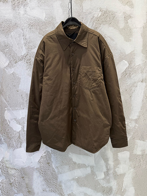 プラダ 逆三角形のロゴリサイクルナイロンカラーコットンジャケットシャツコート
