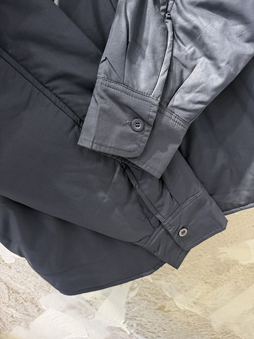 プラダ 逆三角形のロゴリサイクルナイロンカラーコットンジャケットシャツコート