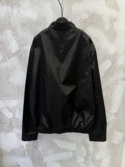 プラダ リサイクルナイロンスタンドカラーダブルポケットジャケット