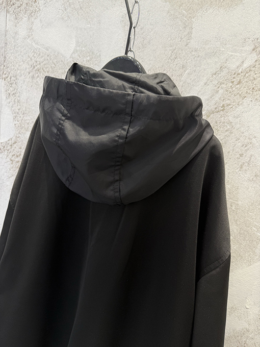 プラダスーパーコピー 三角ロゴナイロンパッチワークフード付きジャケット