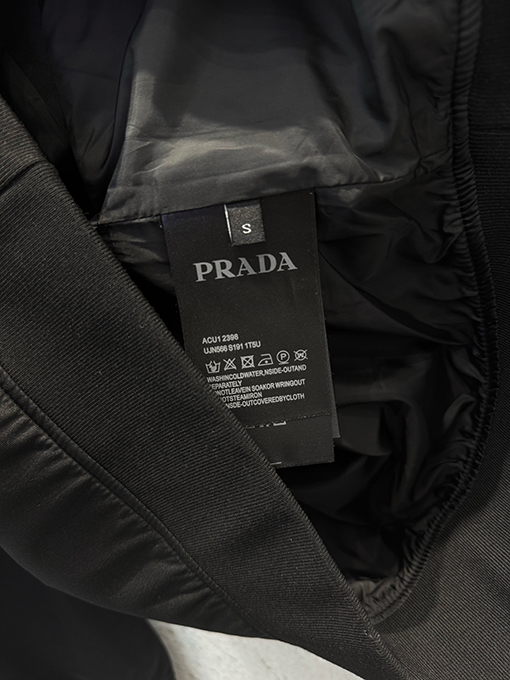 プラダスーパーコピー 三角ロゴナイロンパッチワークフード付きジャケット