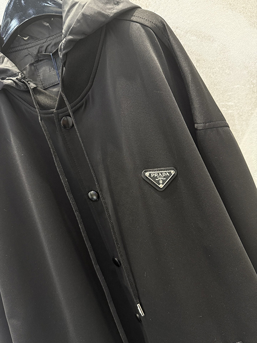 プラダスーパーコピー 三角ロゴナイロンパッチワークフード付きジャケット