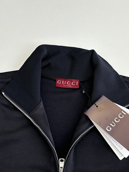 グッチ スタンドカラーサイドウェビングプレーンニットのジップアップジャケット