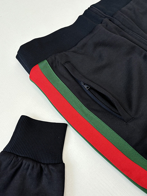 グッチ スタンドカラーサイドウェビングプレーンニットのジップアップジャケット