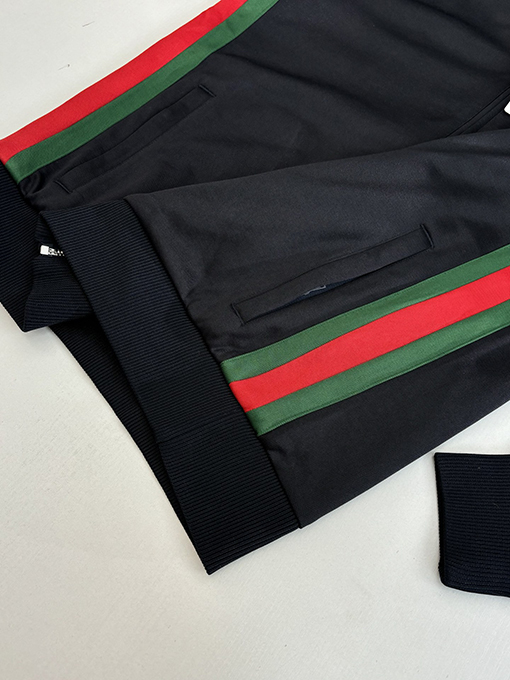 グッチ スタンドカラーサイドウェビングプレーンニットのジップアップジャケット