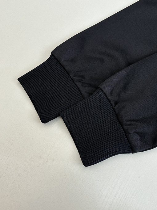 グッチ スタンドカラーサイドウェビングプレーンニットのジップアップジャケット