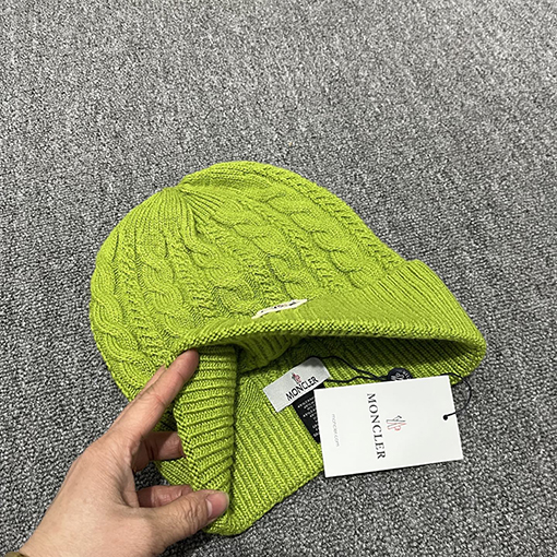 モンクレール クラシックなウール混紡ニット帽