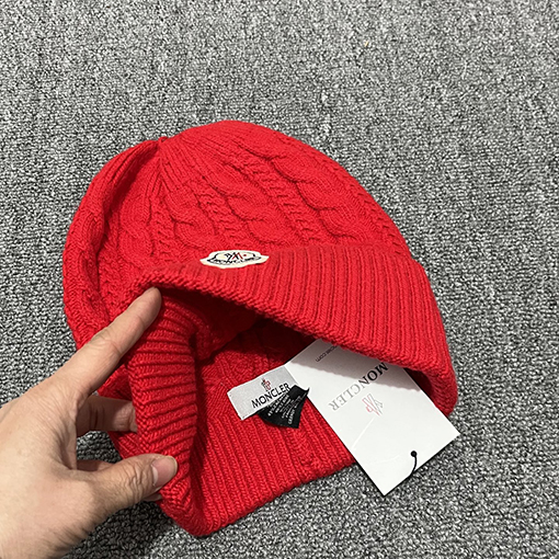 モンクレール クラシックなウール混紡ニット帽