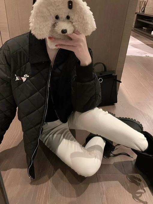 トムブラウン プレッピースタイルの子犬の刺繍入りダイヤモンド柄パッド入りジャケット