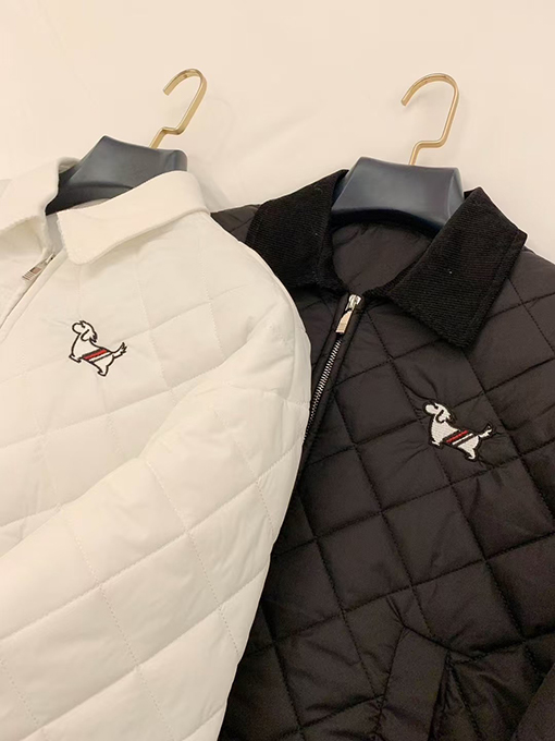 トムブラウン プレッピースタイルの子犬の刺繍入りダイヤモンド柄パッド入りジャケット