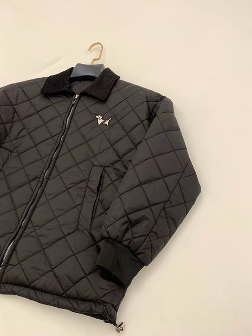 トムブラウン プレッピースタイルの子犬の刺繍入りダイヤモンド柄パッド入りジャケット