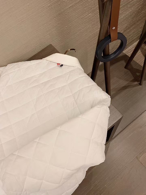 トムブラウン プレッピースタイルの子犬の刺繍入りダイヤモンド柄パッド入りジャケット