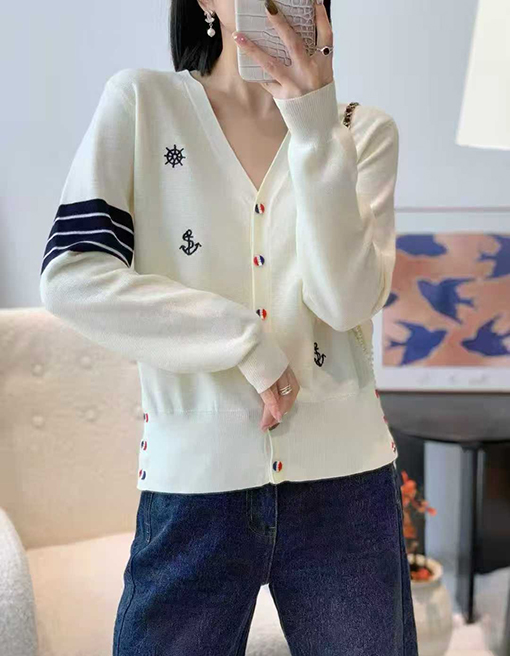 トムブラウン レディースプレッピースタイルの刺繍入りボートリベットVネックウールニットカーディガン