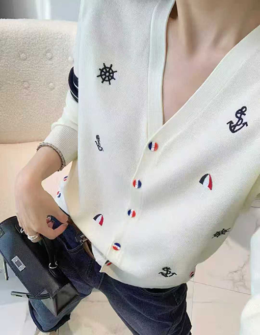 トムブラウン レディースプレッピースタイルの刺繍入りボートリベットVネックウールニットカーディガン