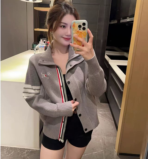 トムブラウン 々しくプレッピーな子犬の刺繍入りジップアップカラーシングルブレストニットカーディガン