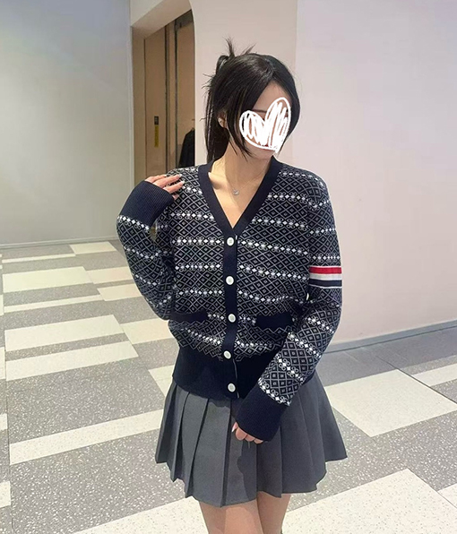 トムブラウン レトロなダイヤモンドストライプジャカードVネック4つボタンカーディガンセーターコート