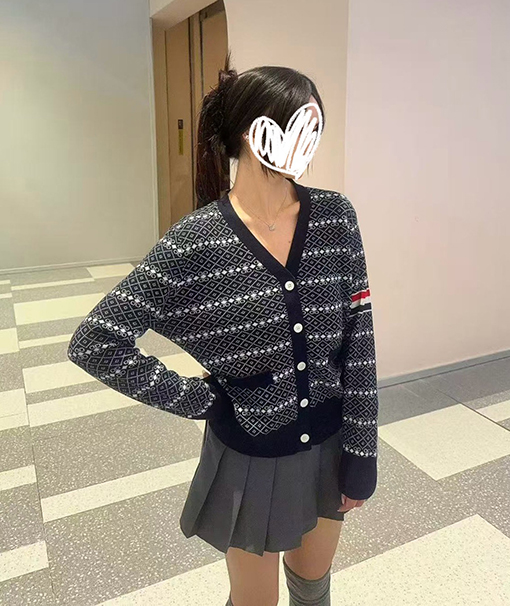 トムブラウン レトロなダイヤモンドストライプジャカードVネック4つボタンカーディガンセーターコート