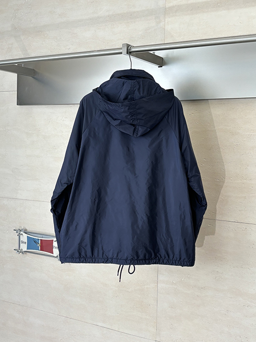 プラダ クラシック トライアングル ロゴ リサイクルナイロン フリース ジャケット