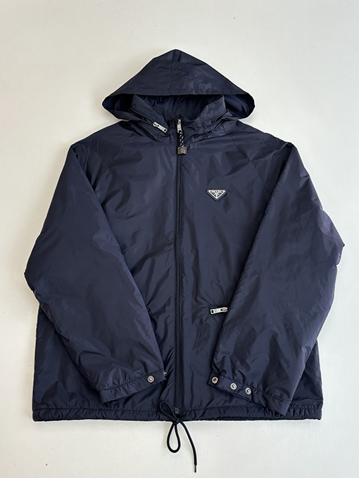プラダ クラシック トライアングル ロゴ リサイクルナイロン フリース ジャケット