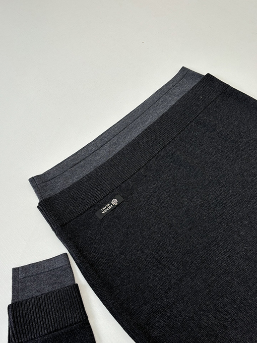 プラダ ホリデーコレクション カシミア＆ウールブレンド リブニット クルーネックセーター