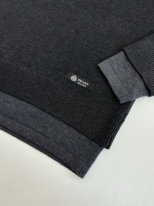 プラダ ホリデーコレクション カシミア＆ウールブレンド リブニット クルーネックセーター