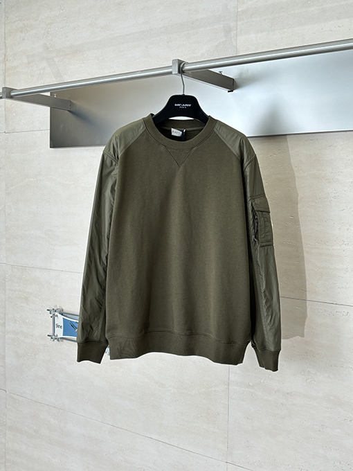 モンクレール ロゴスリーブポケットパッチワーククルーネックスウェットシャツ