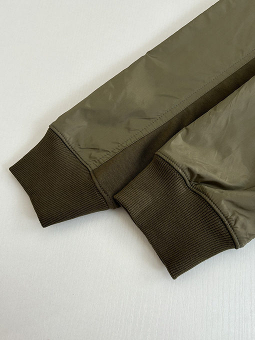 モンクレール ロゴスリーブポケットパッチワーククルーネックスウェットシャツ