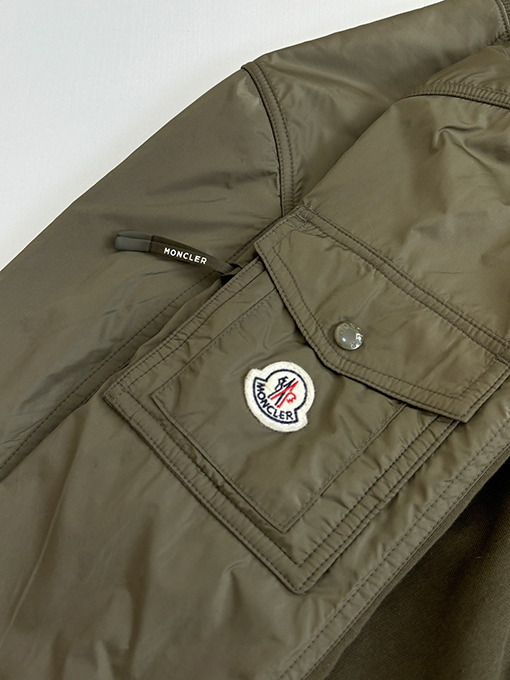 モンクレール ロゴスリーブポケットパッチワーククルーネックスウェットシャツ