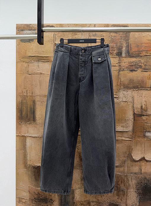 ロエベスーパーコピー レザーラベルウォッシュドジーンズ