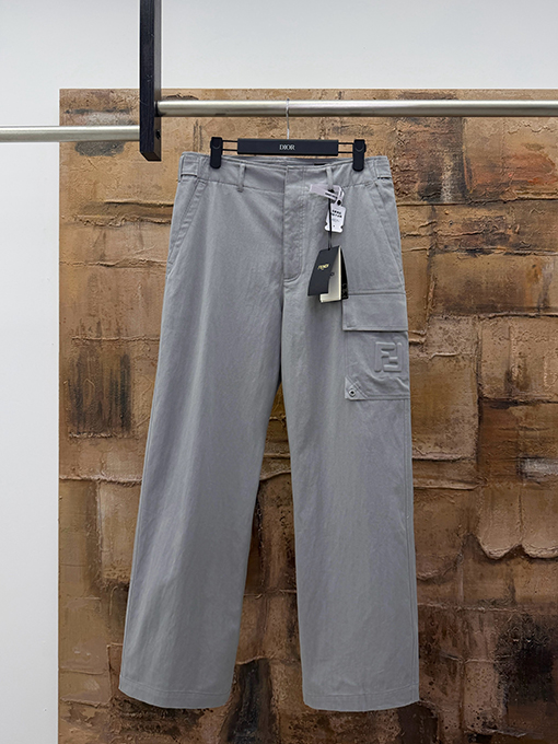 フェンディ クラシックなカーゴパンツ