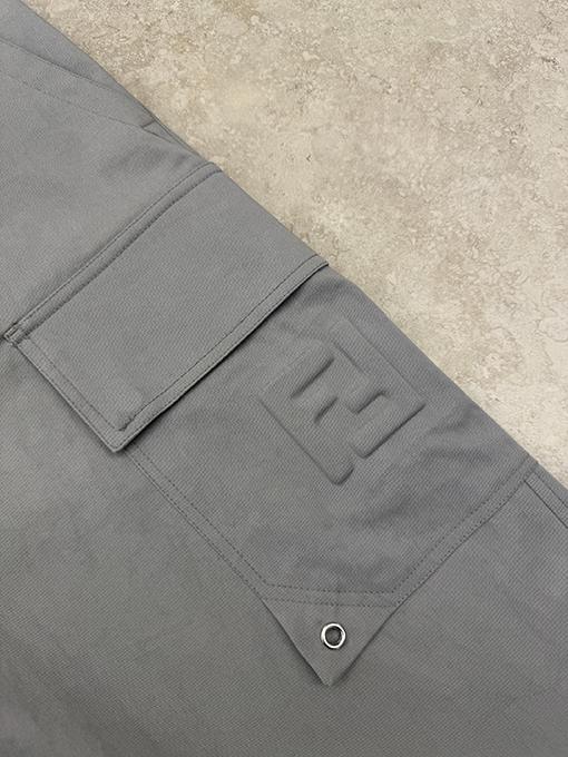 フェンディ クラシックなカーゴパンツ