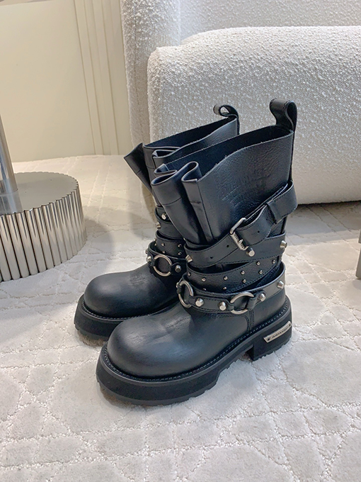 バレンシアガコピー Balenciaga クラシックでスタイリッシュなブーツ