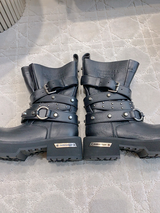 バレンシアガコピー Balenciaga クラシックでスタイリッシュなブーツ