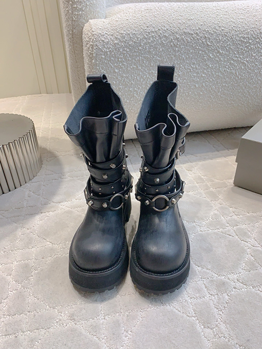 バレンシアガコピー Balenciaga クラシックでスタイリッシュなブーツ