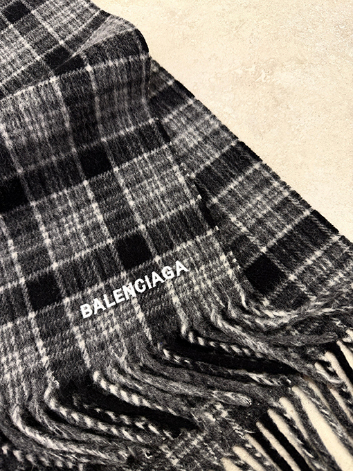 バレンシアガ ウールチェック柄フード付きスカーフ