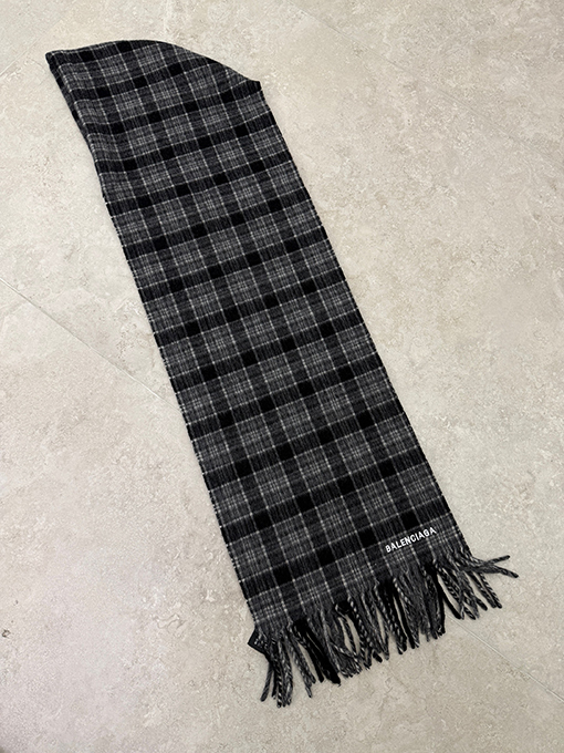 バレンシアガ ウールチェック柄フード付きスカーフ