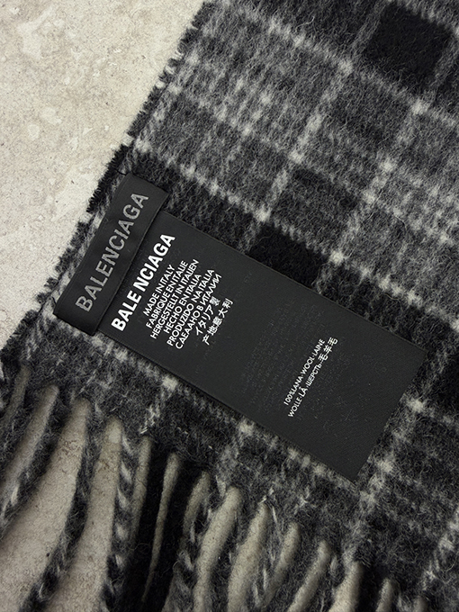 バレンシアガ ウールチェック柄フード付きスカーフ