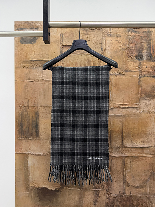 バレンシアガ ウールチェック柄フード付きスカーフ